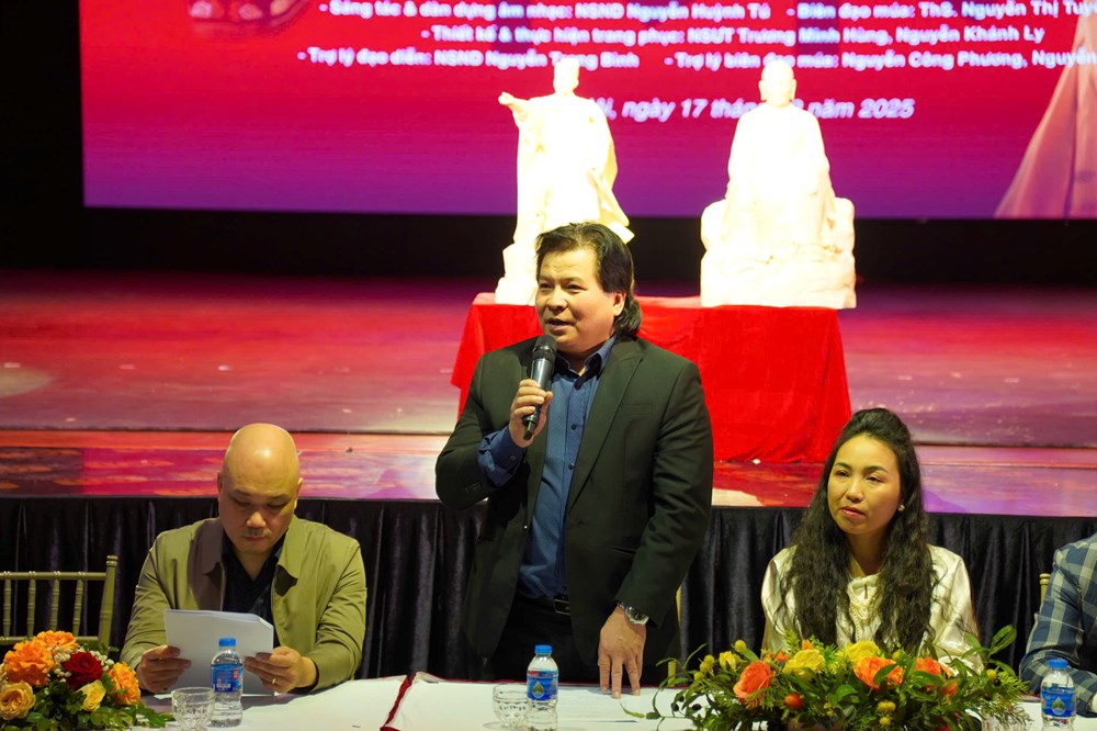 Khẳng định vai trò văn hoá trong tiến trình phát triển đất nước