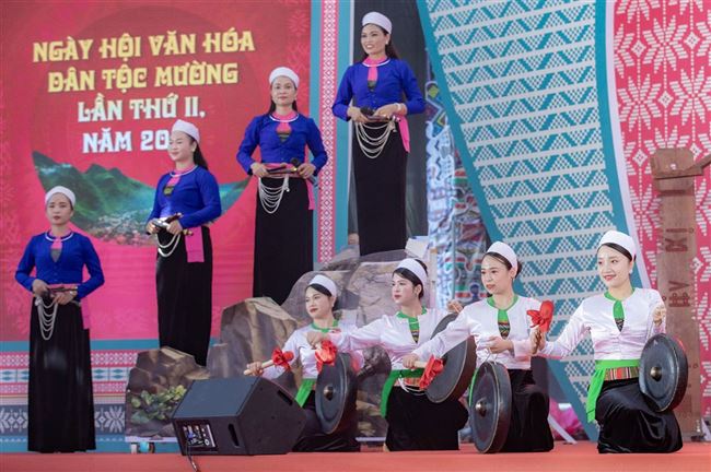 Vẻ đẹp trang phục truyền thống người Mường trong đời sống hôm nay